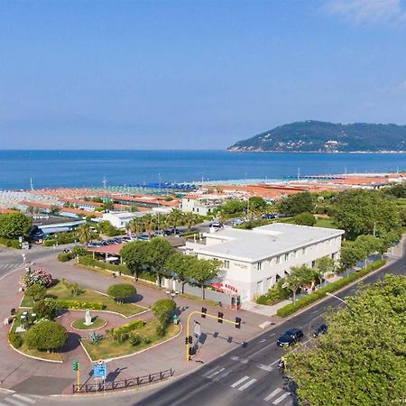 Hotel Tenda Rossa Marina di Carrara Kültér fotó