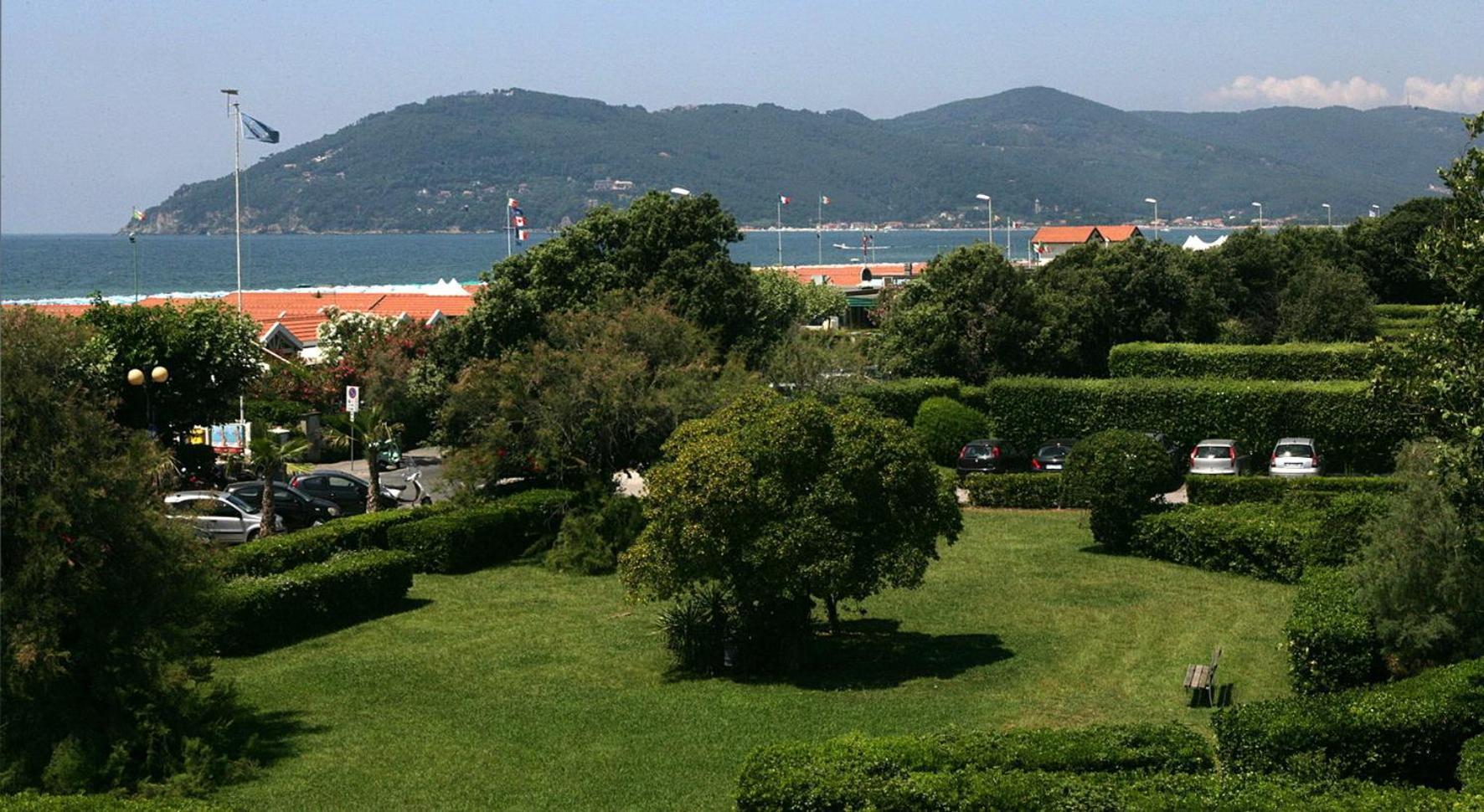Hotel Tenda Rossa Marina di Carrara Kültér fotó