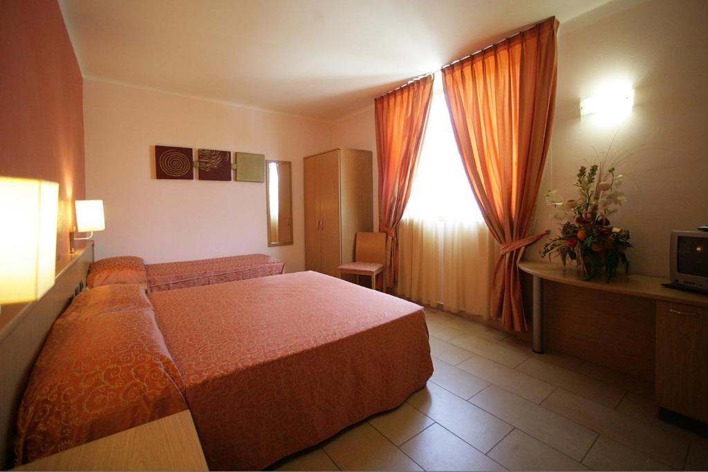 Hotel Tenda Rossa Marina di Carrara Szoba fotó